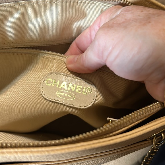 CHANEL Gold Shoulder Bag - Picture 9 of 14